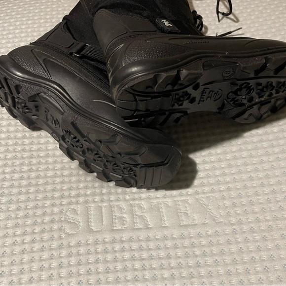 Kamik snow boots size 9 but they fit small, like an 8/8.5. Like new condition. - Picture 3 of 5